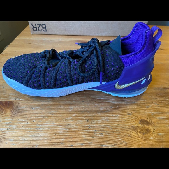 Nike LeBron 18 shoes size 7Y - Picture 3 of 5